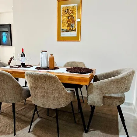 Comfortable Stylish Flat In Apartment *