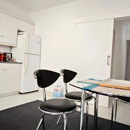 Comfortable Stylish Flat In Apartment *